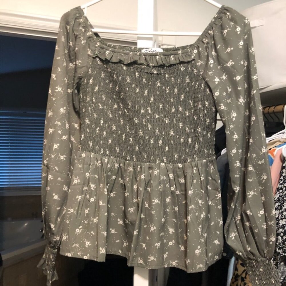 Womens shirt blouse size small Love Olive CO